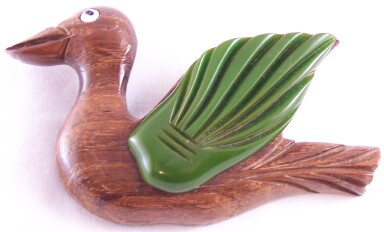 BP93 large wood/green bakelite duck pin